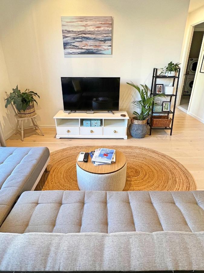 Industrial Yet Modern, 1Bd 1Bth Apt - Woden Phillip Extérieur photo